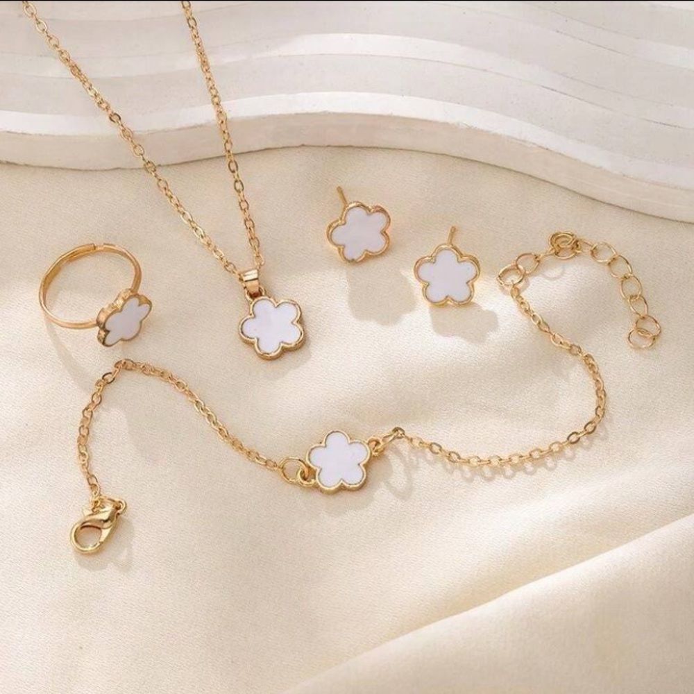 3for$20 HUGE DEAL 4pcs CLOVER, Includes Necklace, Bracelet, Ring, Stud Earrings